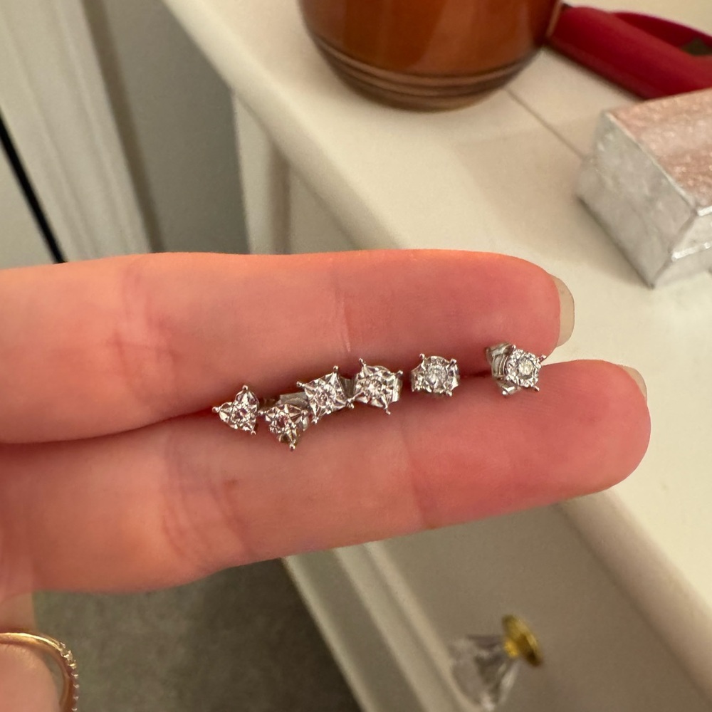 10k White gold and diamond earring sets